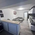 Lovely Flat With Bathtub 5 Mins From Center
