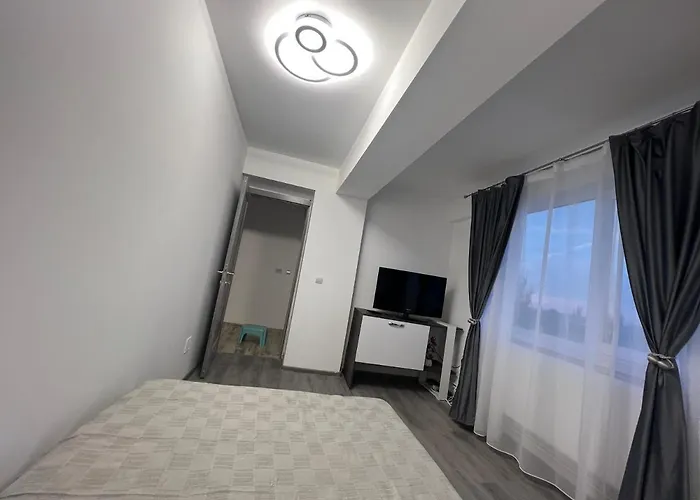 Lovely Flat With Bathtub 5 Mins From Center アパート